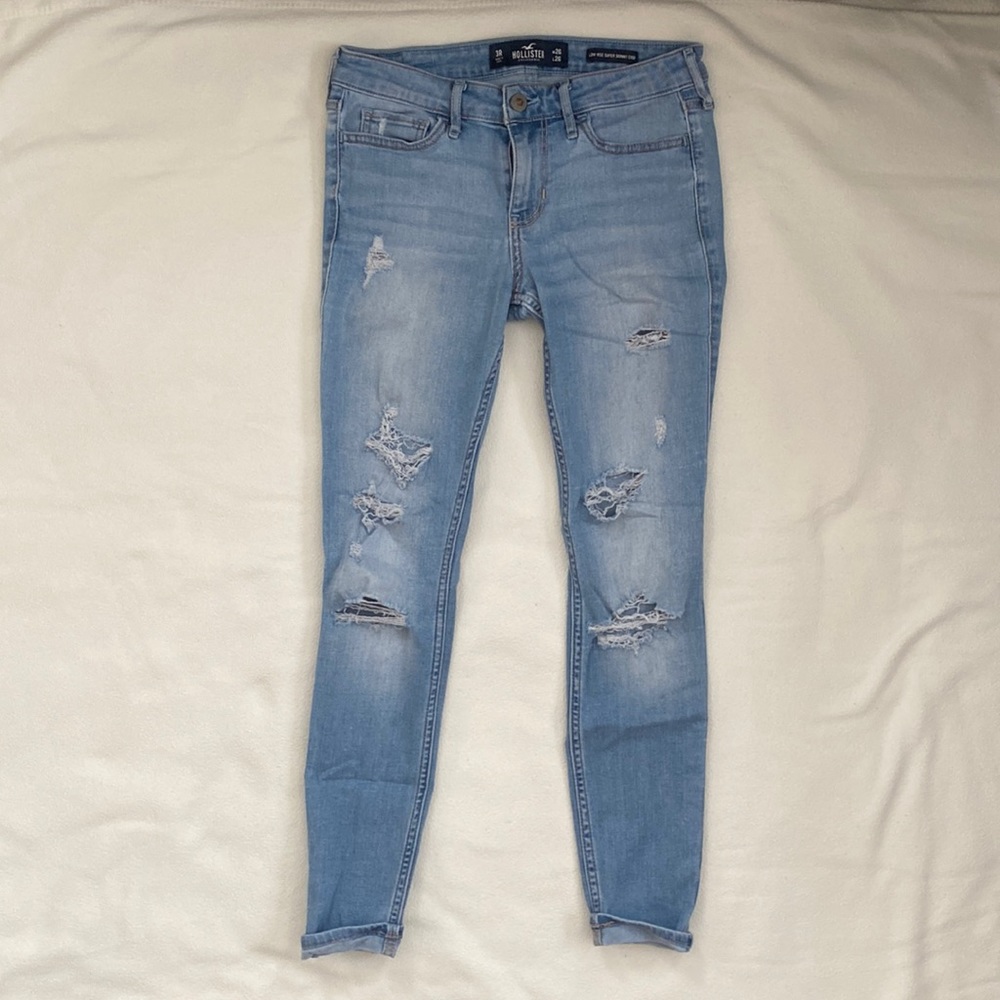 Hollister Size 3R jeans light wash with rips
